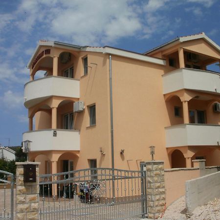Apartments Antonija - Fitness Vinišće المظهر الخارجي الصورة