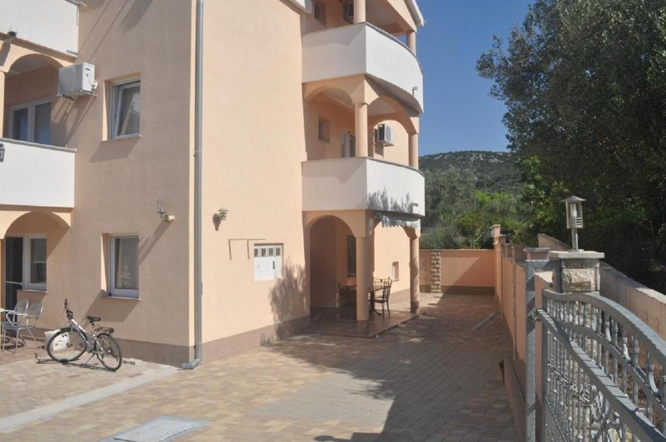 Apartments Antonija - Fitness Vinišće المظهر الخارجي الصورة