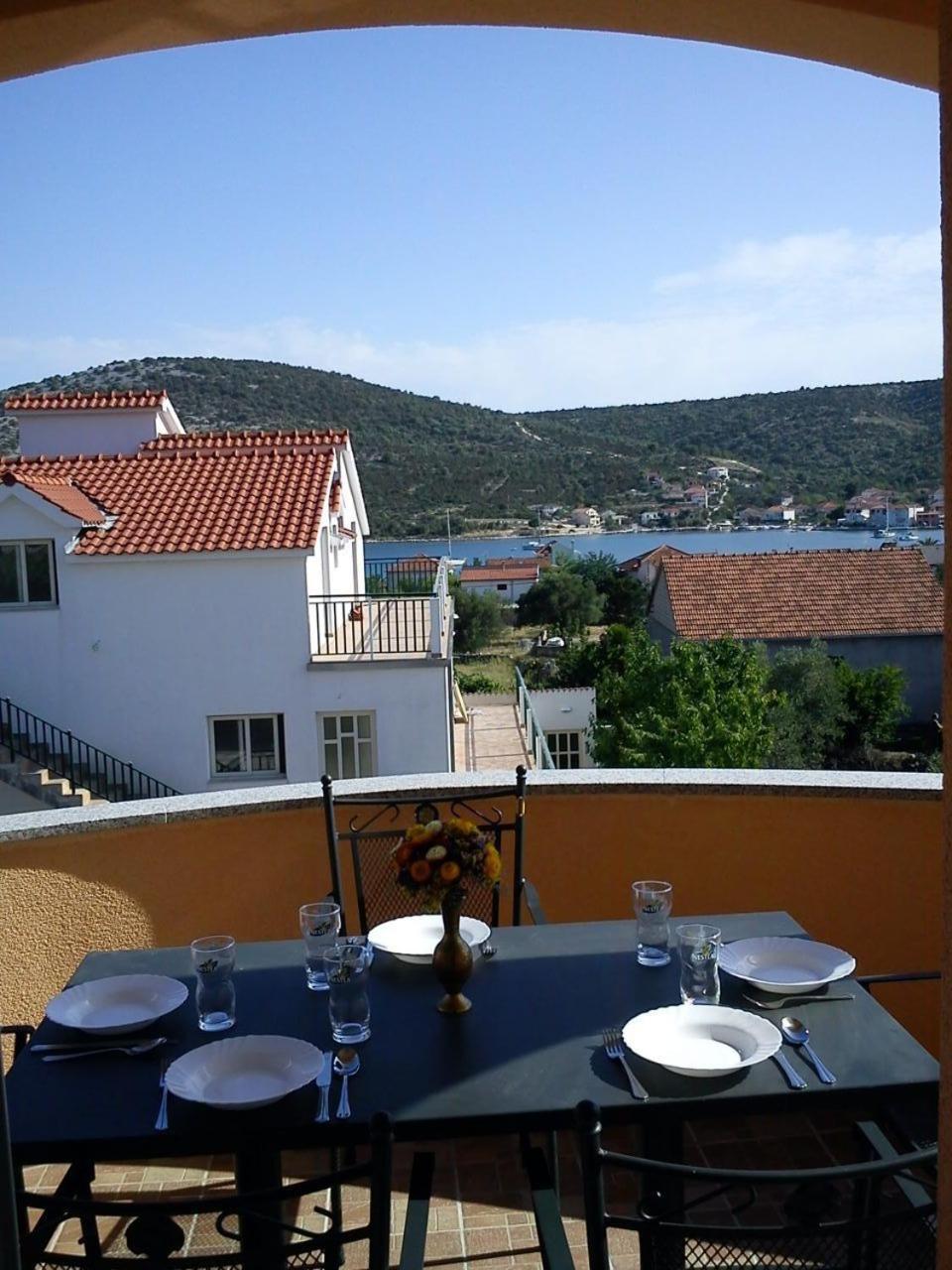 Apartments Antonija - Fitness Vinišće المظهر الخارجي الصورة