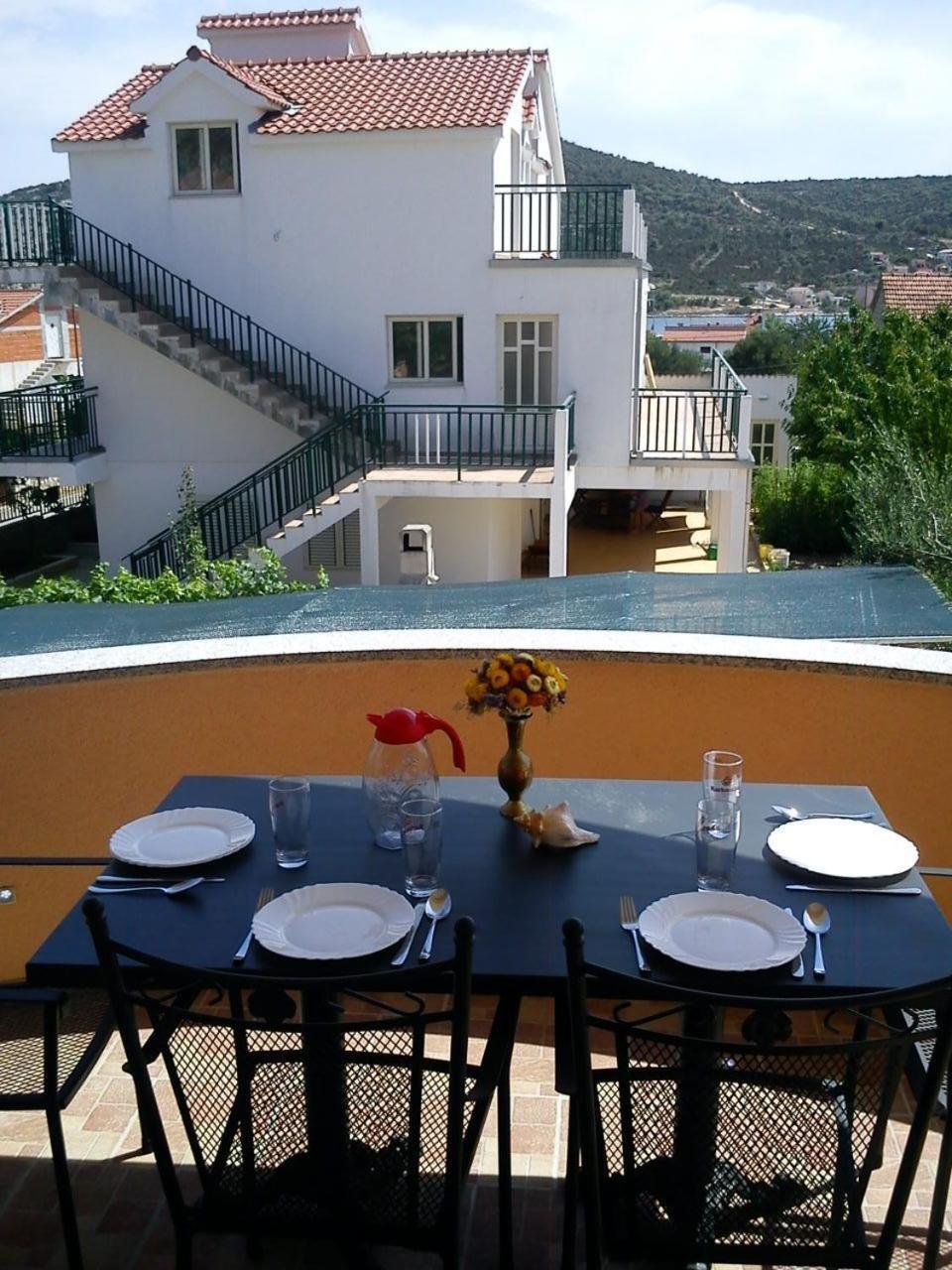 Apartments Antonija - Fitness Vinišće المظهر الخارجي الصورة